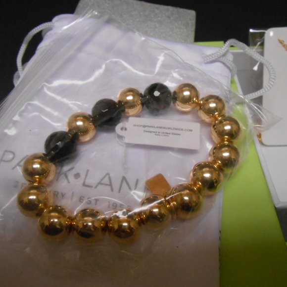 Park Lane Sparkle Box October 2022 - Picture 2 of 5